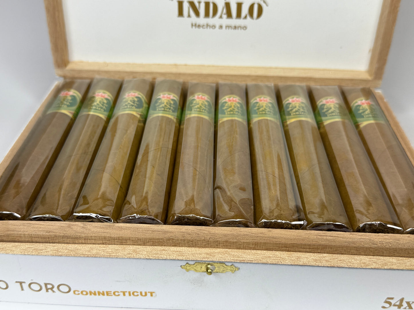 20 Count White Box of Connecticut Wrapper