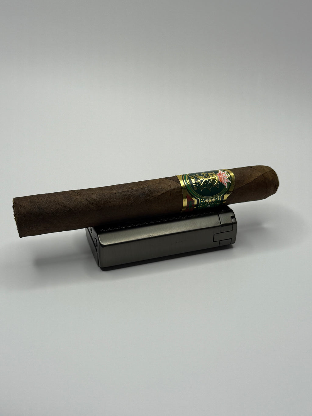 Lumina Torch w/ V-Cut (Gun Metal)