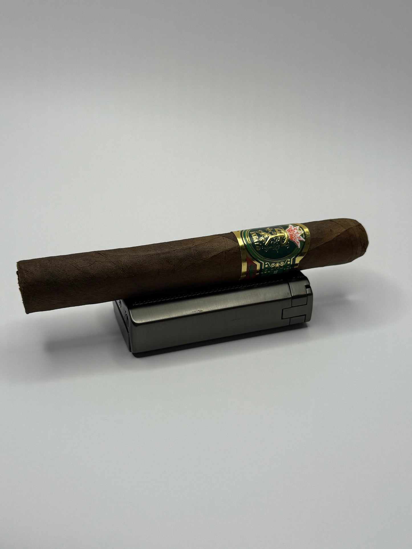 Lumina Torch w/ V-Cut (Gun Metal)