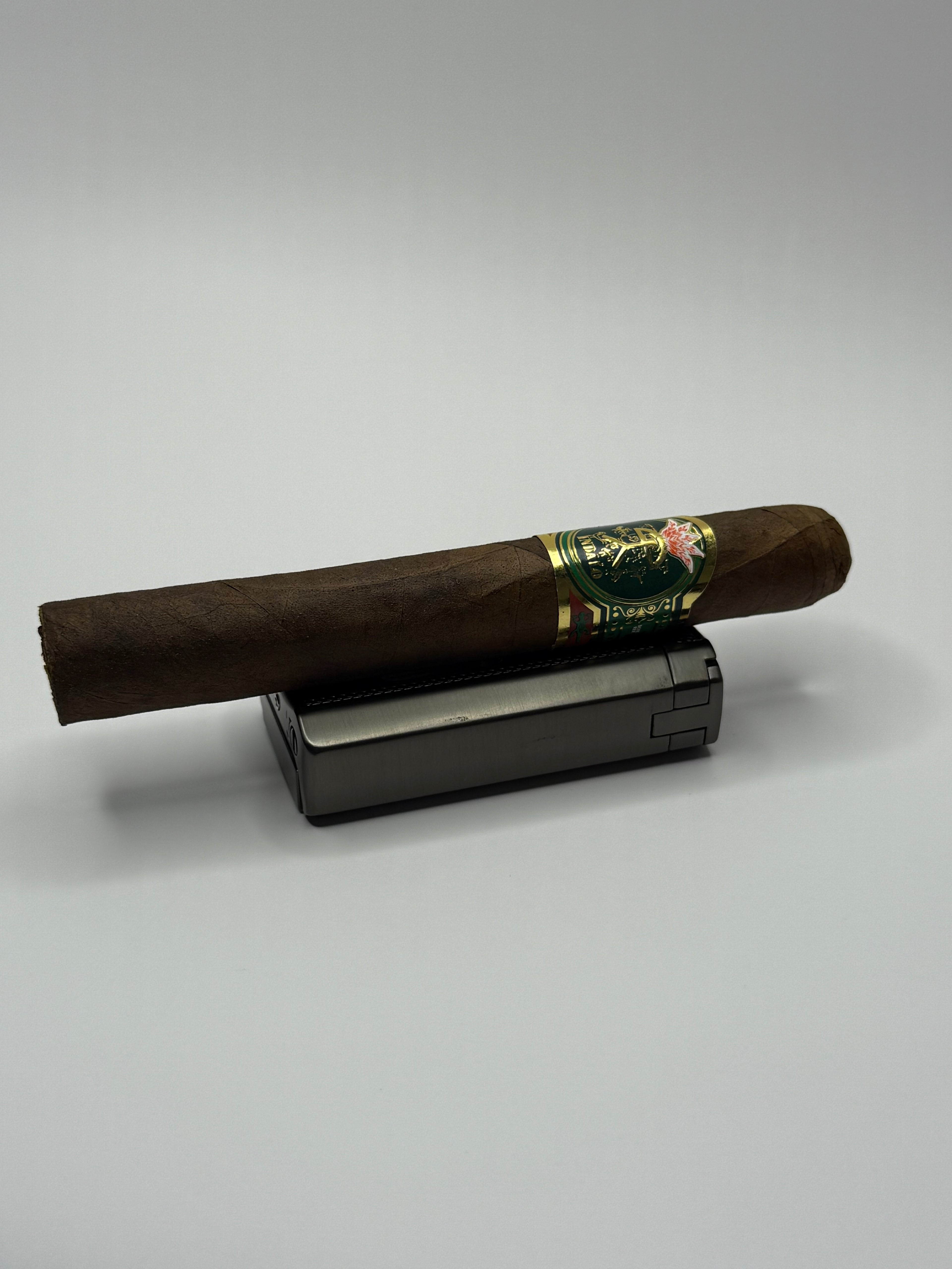 Lumina Torch w/ V-Cut (Gun Metal)