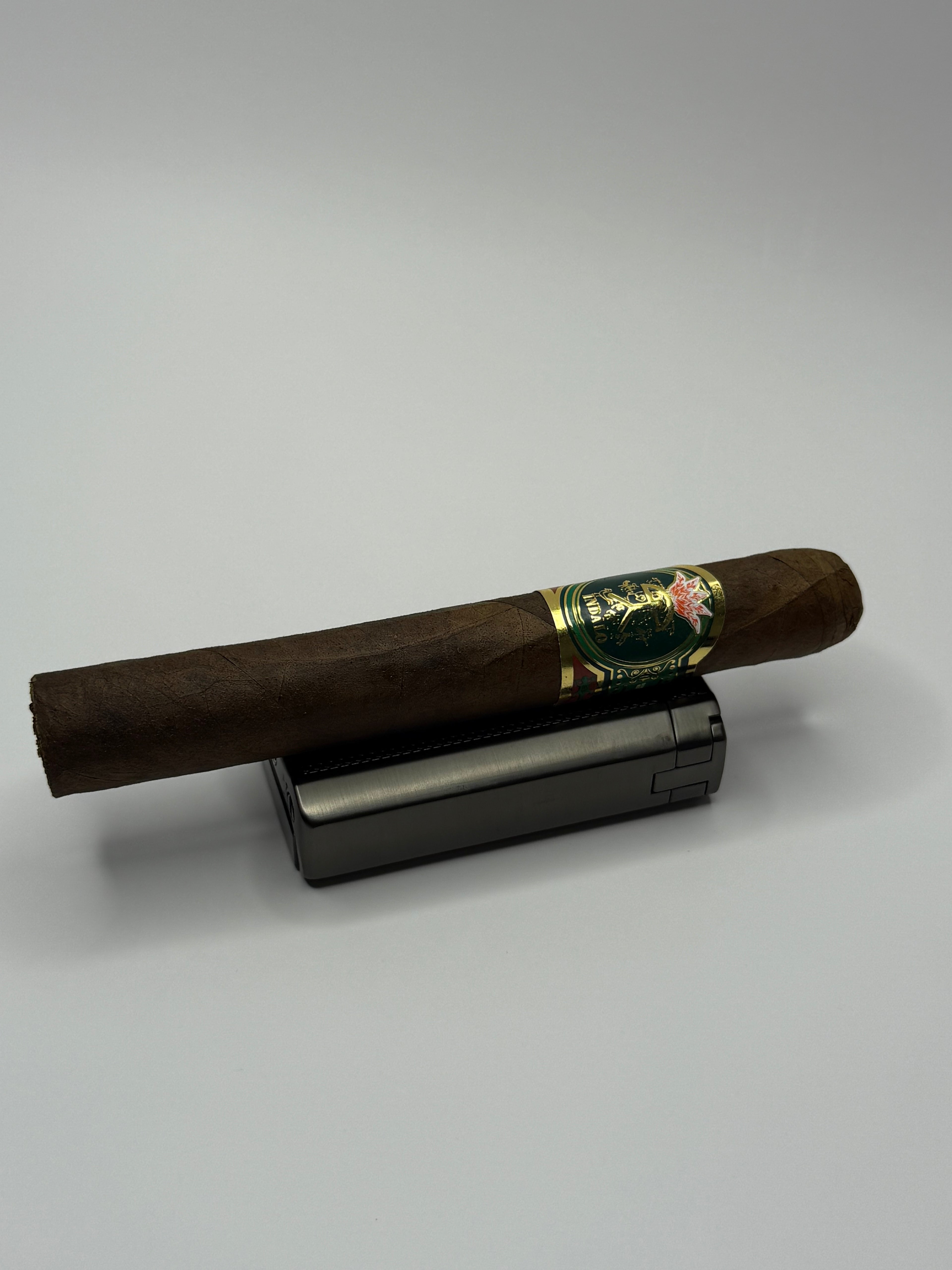 Lumina Torch w/ V-Cut (Gun Metal)
